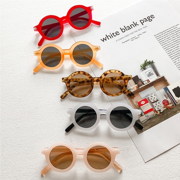 Rounded Sunglasses 😎 - Picture 2 of 2